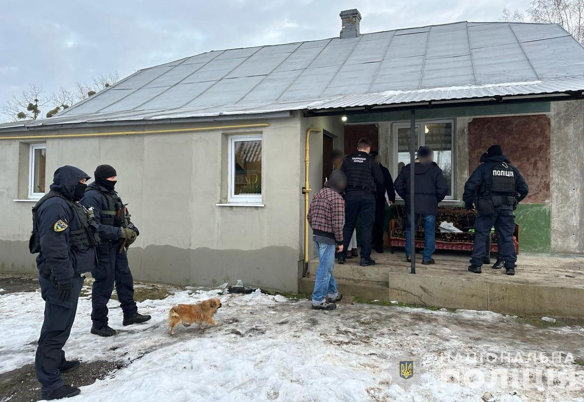 У Луцьку викрили 45-річного сутенера, який шантажем втягував жінок у проституцію