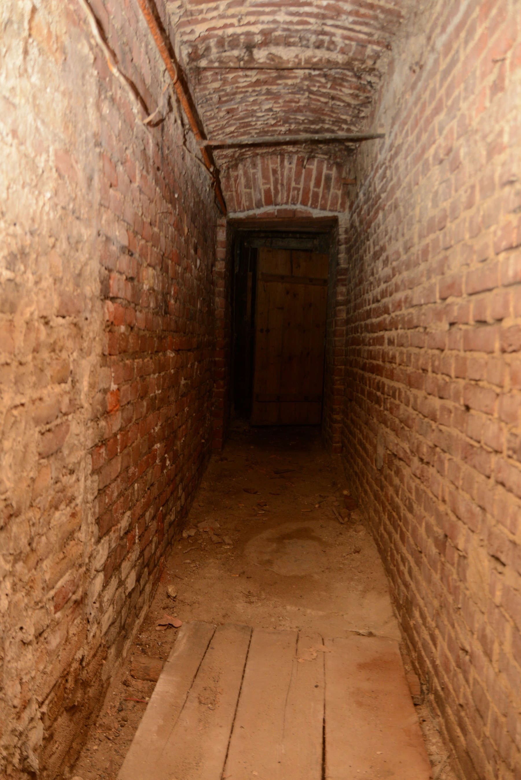 Вхід до підвалу