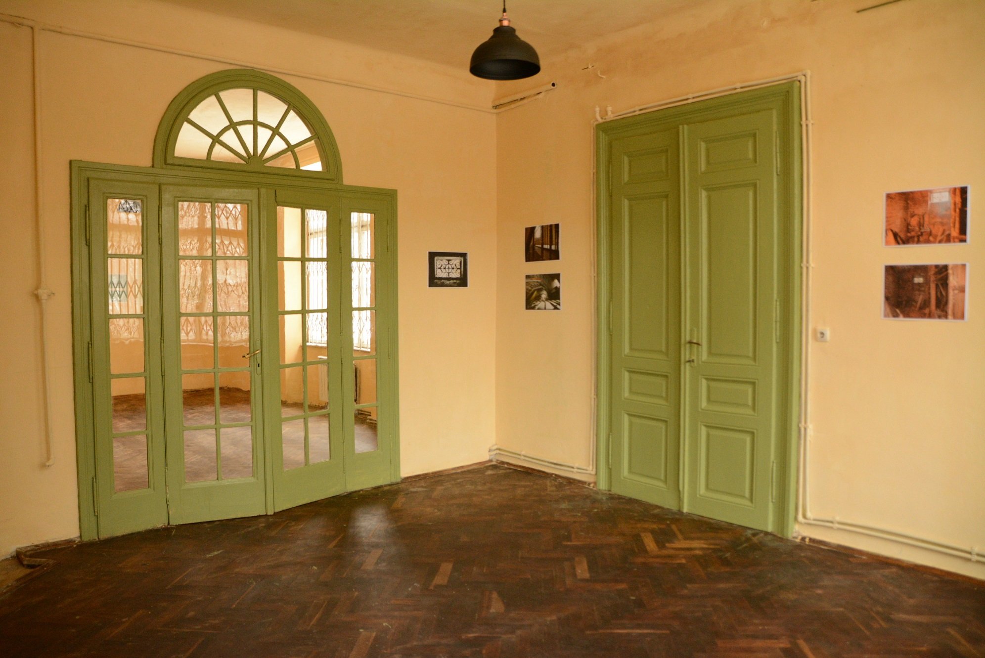 Оригінальні двері і паркет