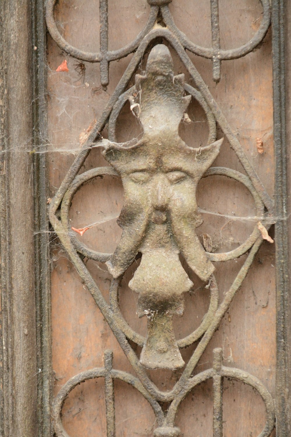 Меьалевий декор фасаду