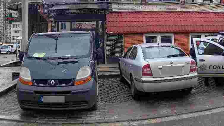 Тернополянин обливав кислотою автомобілі через неправильне паркування