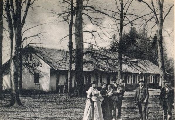 Будівля медичного центру (фото Balatoni Múzeum)