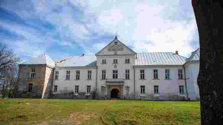На Тернопільщині монастирю РКЦ повернули другу частину приміщень Язловецького палацу