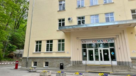 Львівські хірурги видалили новонародженій дівчинці 8-сантиметрову кісту яєчника