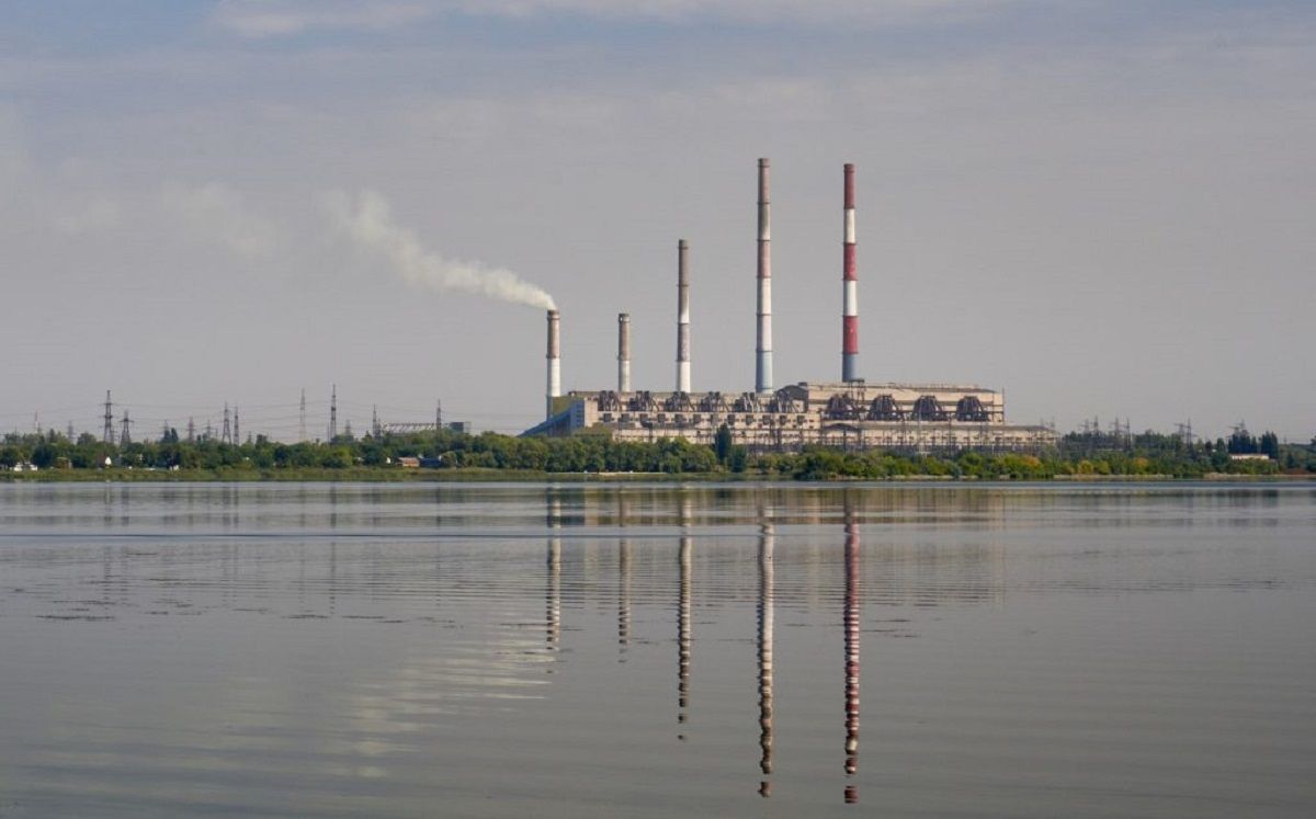 Російські обстріли зруйнували всі енергоблоки Зміївської ТЕС