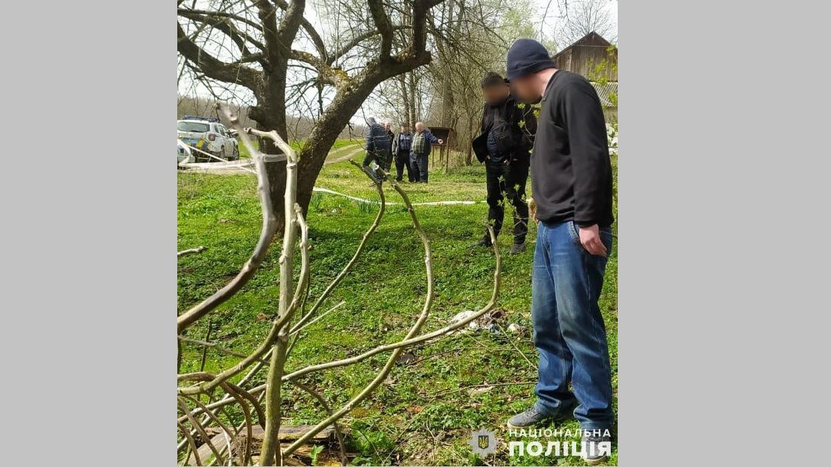 Мешканець Львівщини вбив знайомого та закопав його у своєму саду 