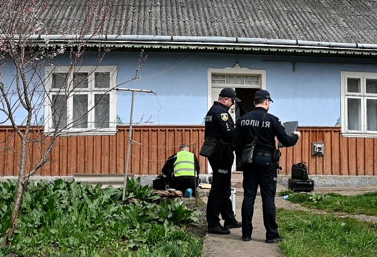 На Буковині чоловік кількома ударами вбив свою сусідку