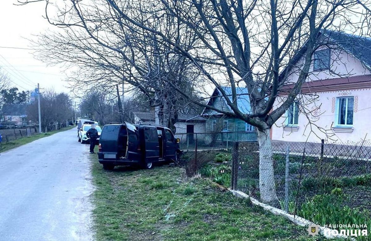 На Рівненщині пʼяний водій наїхав на подружжя на лавці, жінка загинула