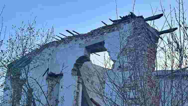 На Тернопільщині на фермі під час обвалу даху загинув підліток