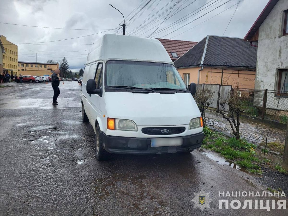 У Сваляві 21-річний водій мікроавтобуса на смерть збив пенсіонерку
