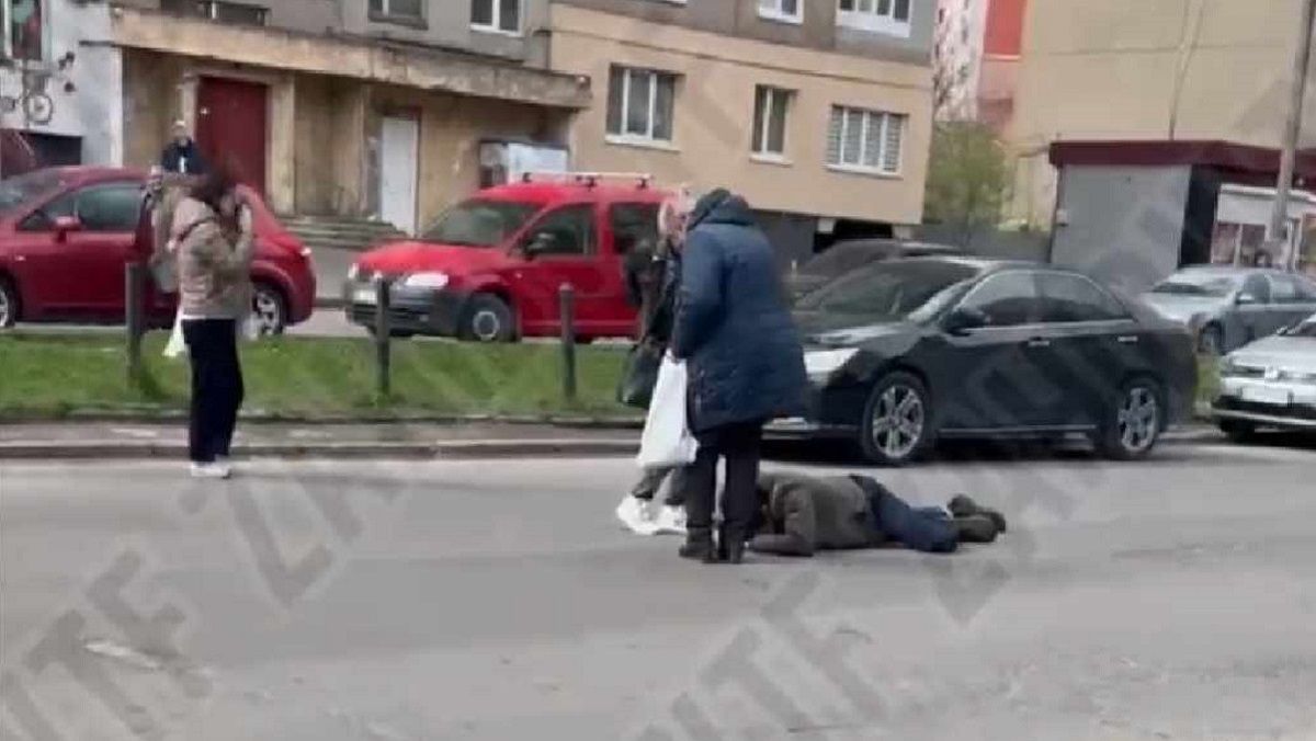 У Львові чоловік з Кам’янки-Бузької навмисне кинувся під вантажівку
