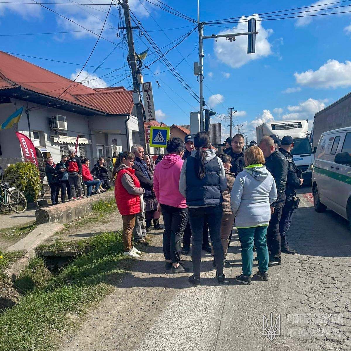 Поліція повідомила про підозру двом учасницям перекриття доріг біля Мукачева