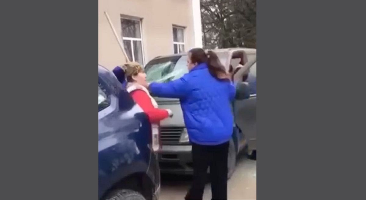 Поліція розслідує напад хмельниччанки на автомобіль ТЦК