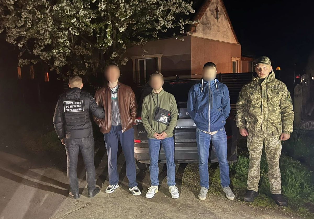 На Закарпатті прикордонники влаштували погоню за автомобілем з ухилянтами