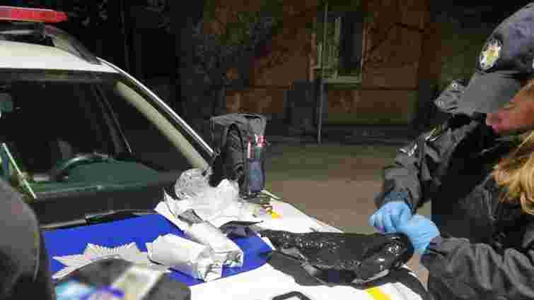Поліцейські Чернівців затримали наркодилера з товаром на мільйон гривень