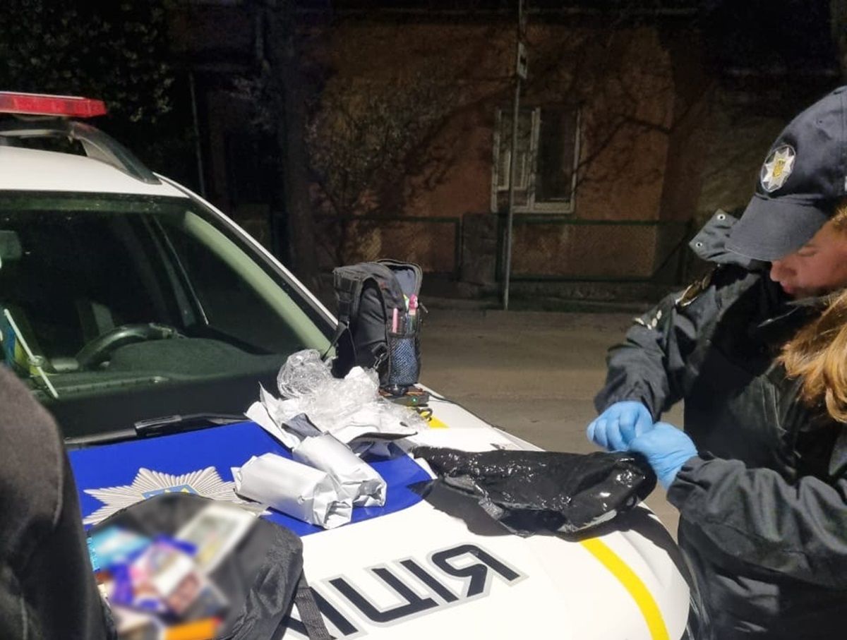 Поліцейські Чернівців затримали наркодилера з товаром на мільйон гривень