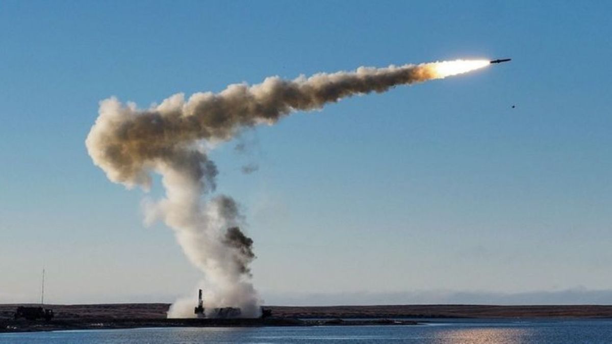 Росія здійснила масований обстріл України дронами та ракетами