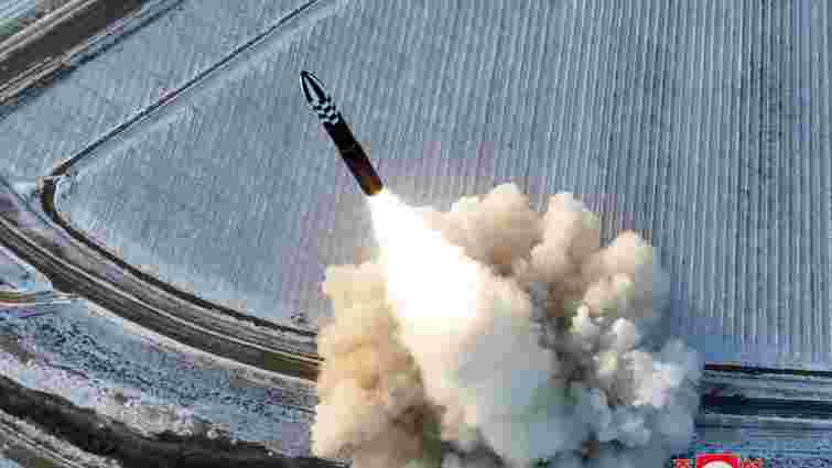 КНДР використовує Україну як полігон, щоб випробовувати свої ракети, – Bloomberg