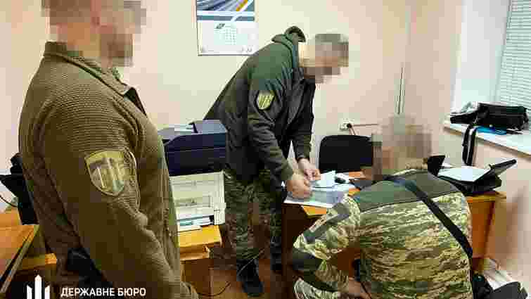 Посадовці військової частини на Донеччині розтратили 3,5 млн грн бойових виплат