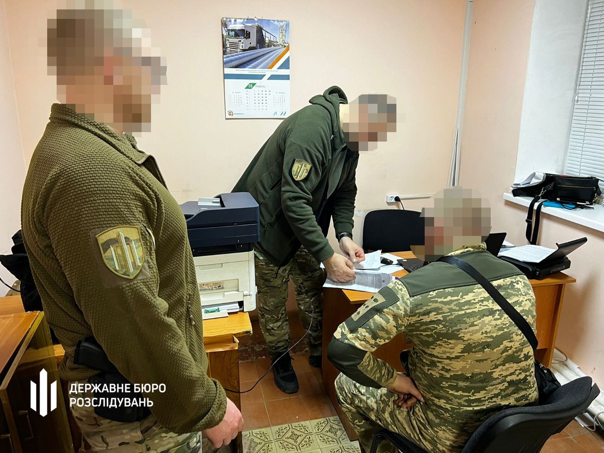 Посадовці військової частини на Донеччині розтратили 3,5 млн грн бойових виплат