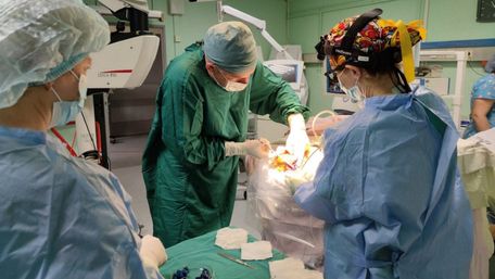 Нейрохірурги Івано-Франківська вперше провели унікальну операцію на головному мозку