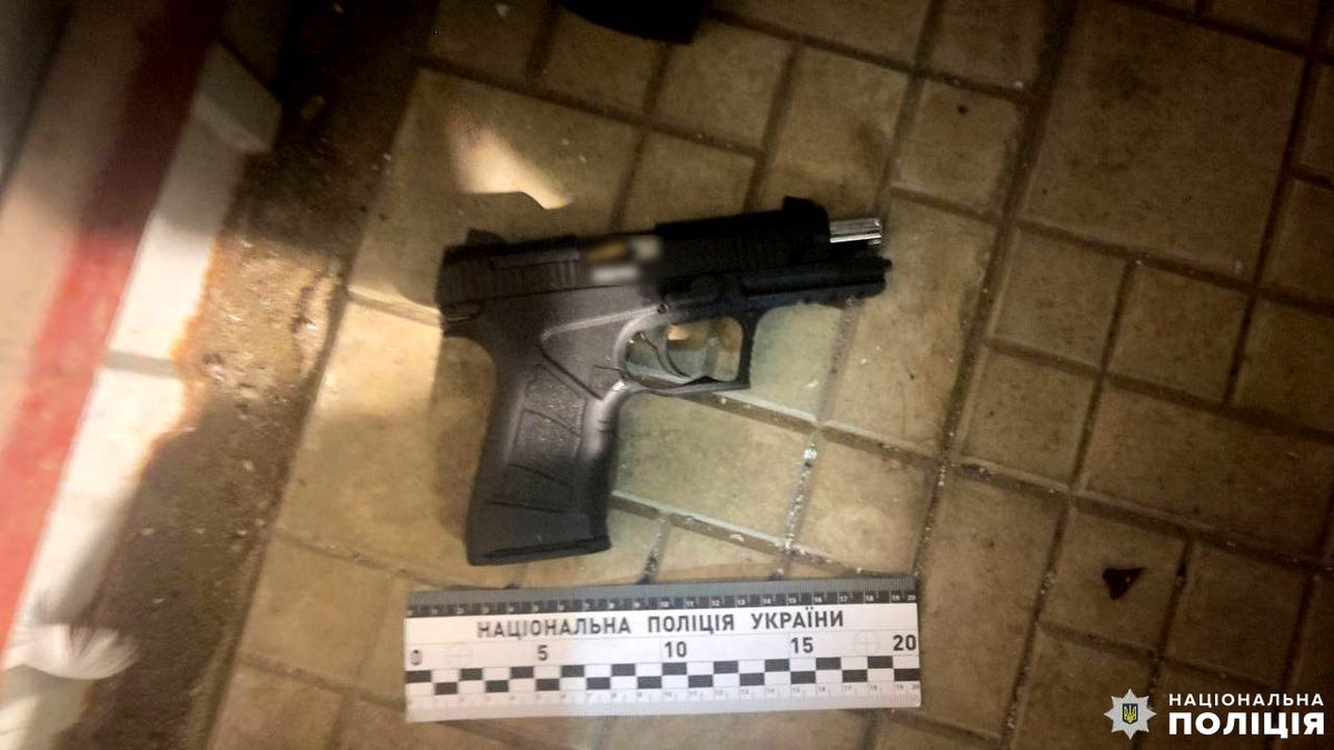 На Рівненщині 39-річний чоловік стріляв у поліцейського