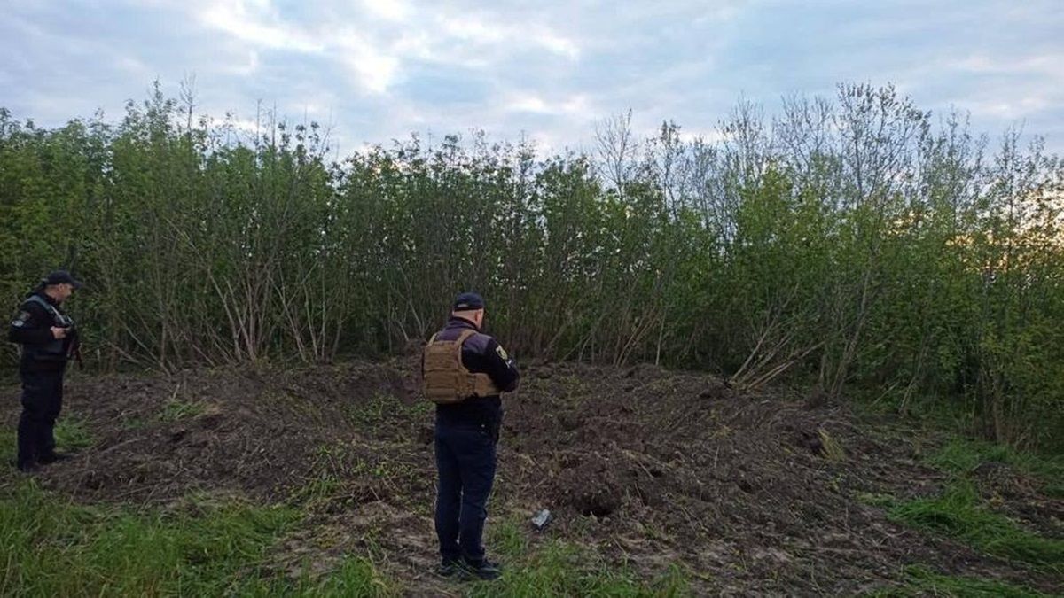 На Тернопільщині після нічної атаки шукають уламки ракет 