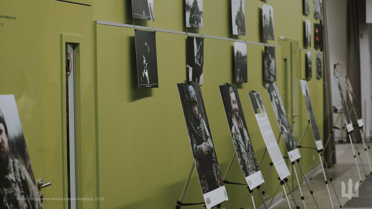 У Центрі Шептицького відкрили інтерактивну фотовиставку про воїнів ЗСУ