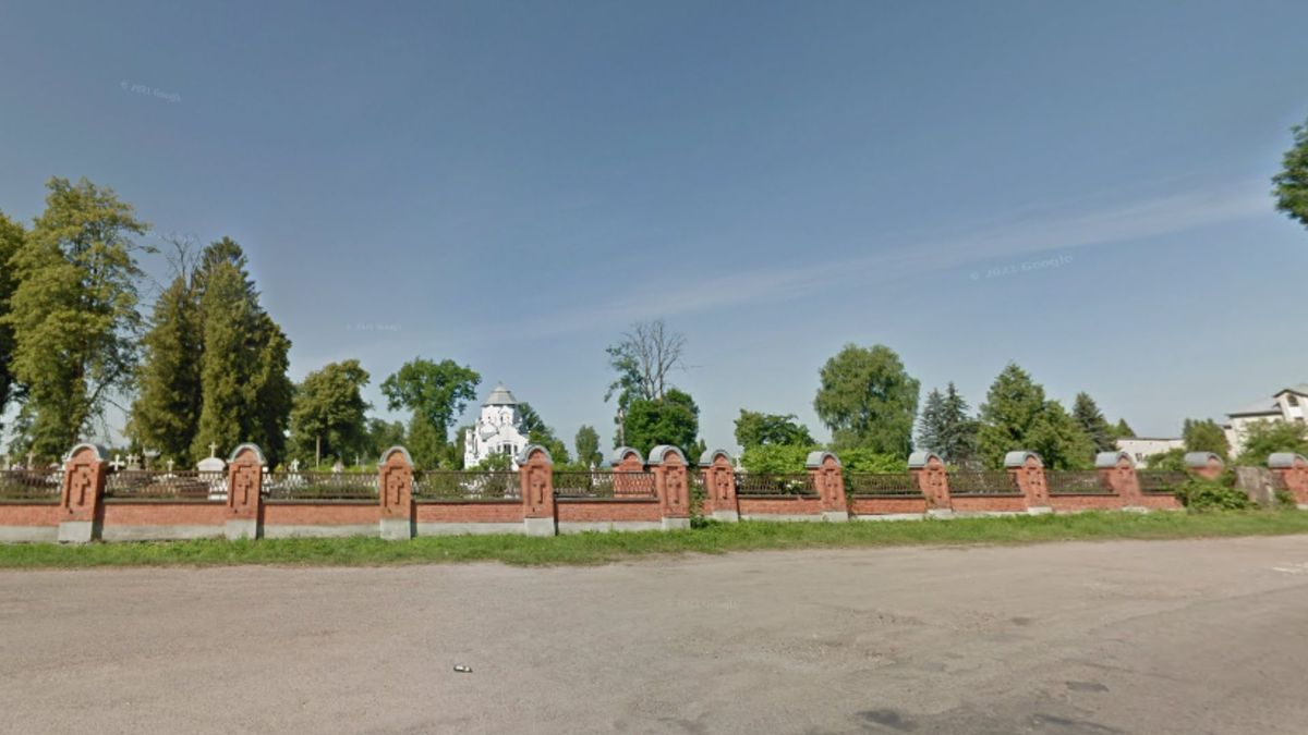 На Самбірському кладовищі за майже 10 млн грн прокладуть доріжки