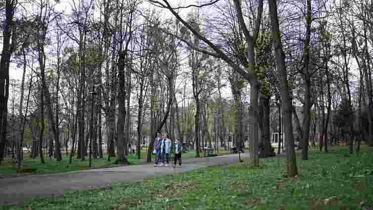 В Чернівцях попередили про обробку парків від кліщів