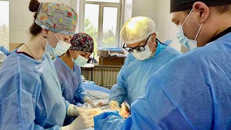 У Львові прооперували 65-річного пацієнта із майже повністю забитими сонними артеріями