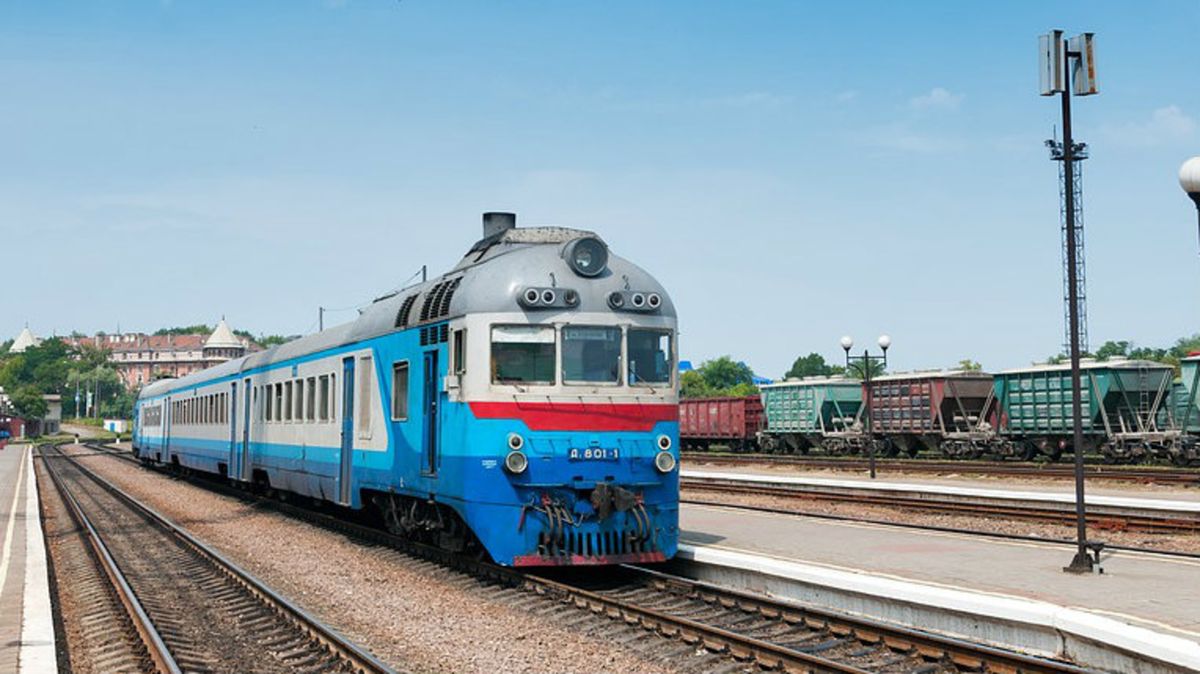 До пункту пропуску «Ягодин» два тижні не курсуватиме приміський поїзд