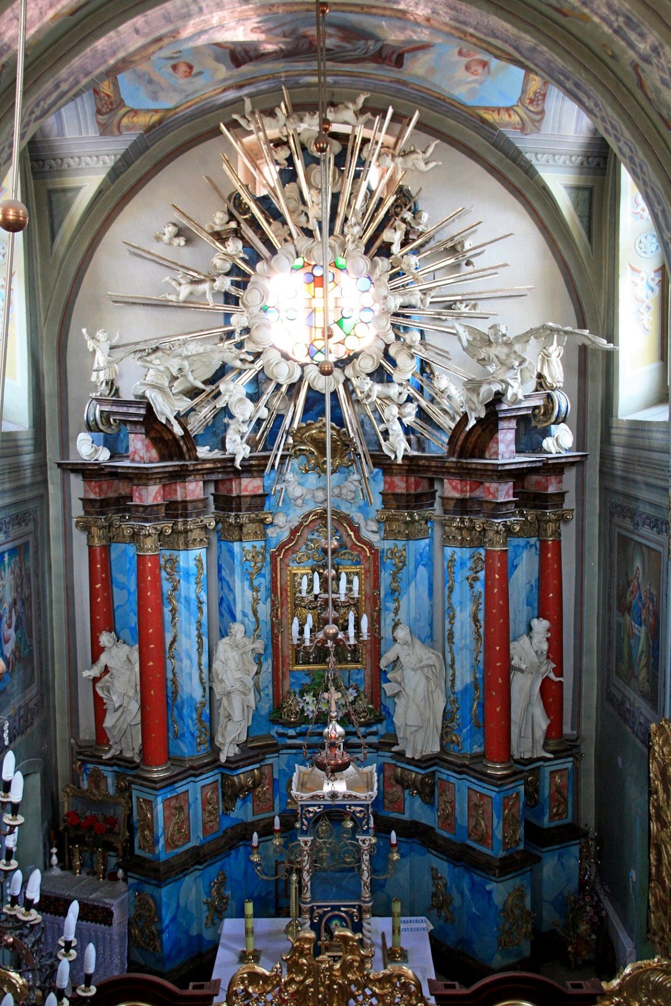 Вівтар церкви Покрови Богородиці (фото зі сторінки парафії)