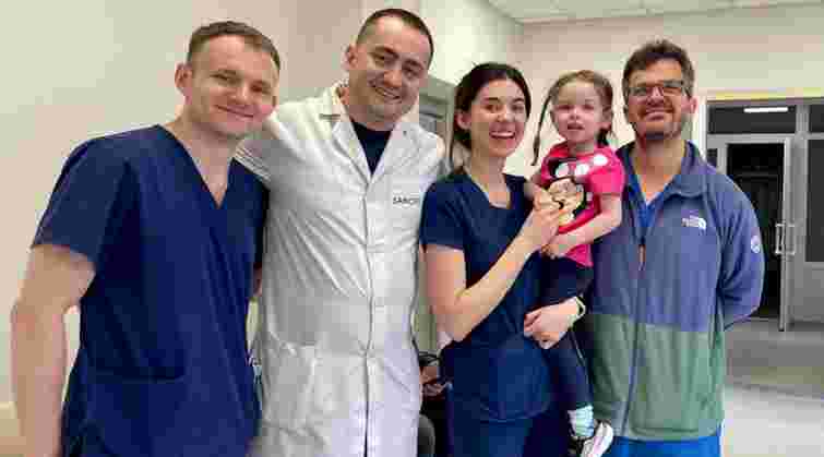 Львівські нейрохірурги видалили частину півкулі мозку 4-річній пацієнтці з Північної Ірландії