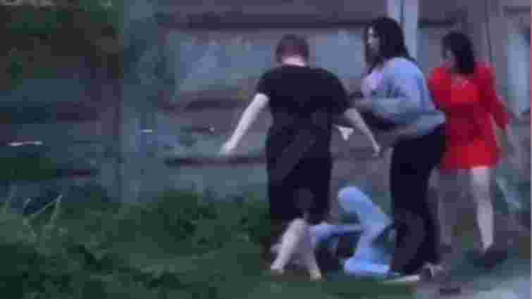 Поліцейські з’ясувують обставини бійки між дівчатами-підлітками в Стрию Поліцейські з’ясувують обставини бійки між дівчатами-підлітками в Стрию