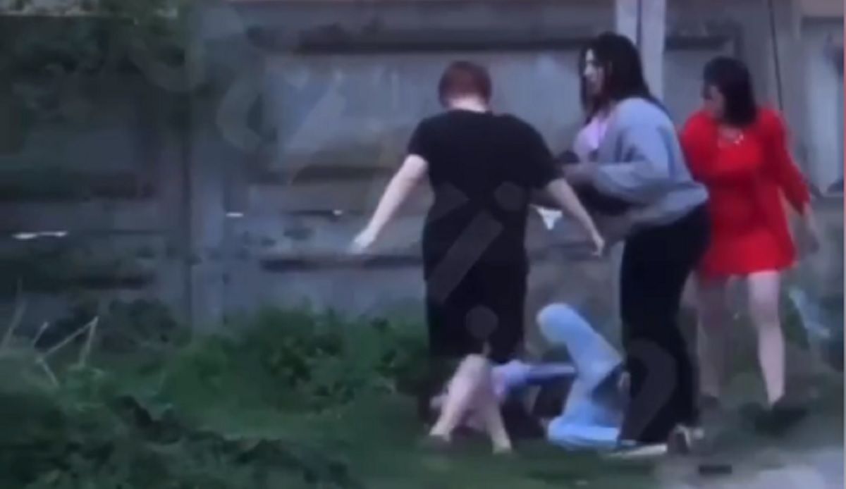 Поліцейські з’ясовують обставини бійки між дівчатами-підлітками в Стрию