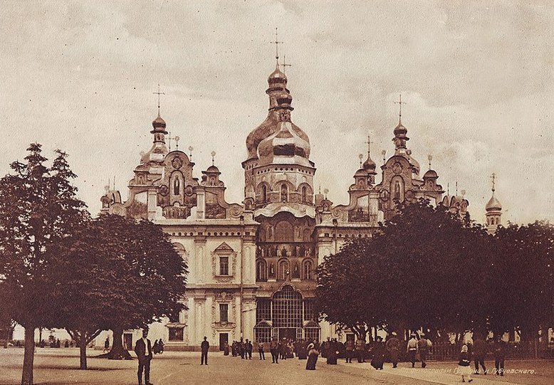 Бароковий вигляд собору до підриву (фото з Вікіпедії)
