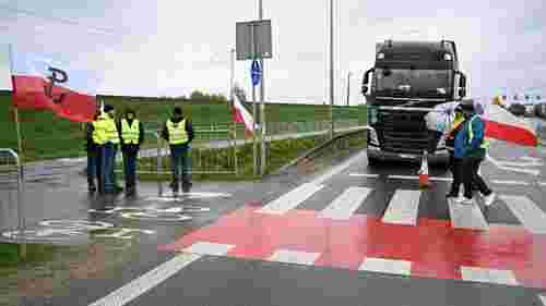 Польські фермери поновили блокування двох пунктів пропуску на Львівщині