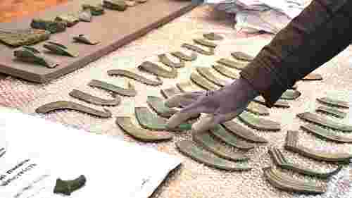Знайдені на заході України знаряддя ливарника віком 5000 років передали в музей