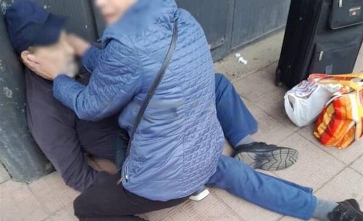 В Ужгороді розслідують причину затримки лікарів «швидкої» після смерті чоловіка на вулиці