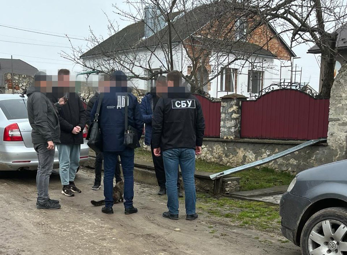Тернопільський митник отримав майже 100 тис. грн хабара від місцевого підприємця