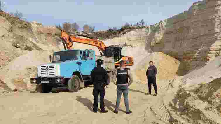 На Тернопільщині бізнесмен незаконно видобув піску на 40 млн грн