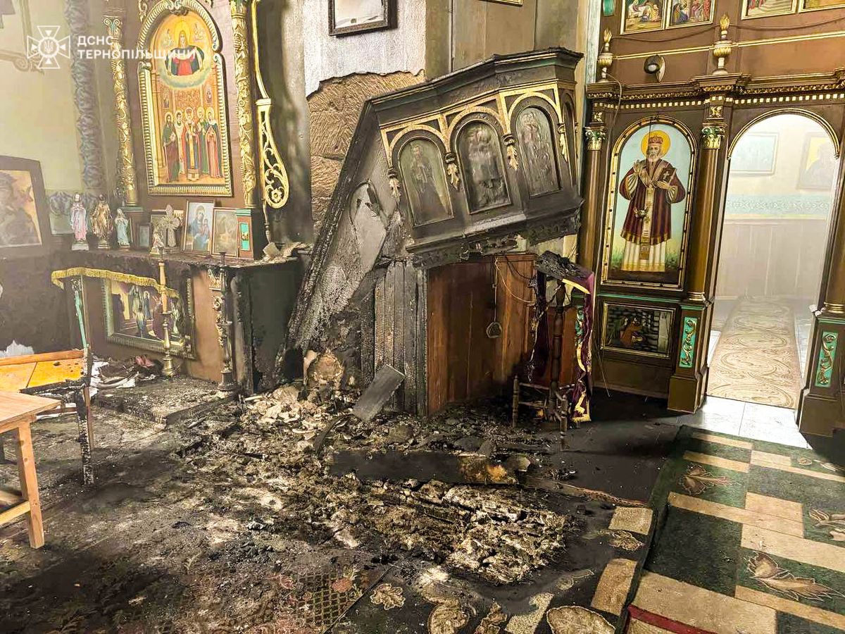 На Тернопільщині вогонь в столітній церкві знищив сходи та дерев'яне облицювання