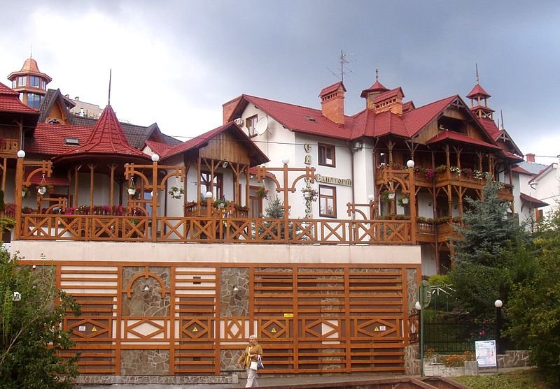 Вілли «Гражина» і «Світезянка» (фото з Вікіпедії)