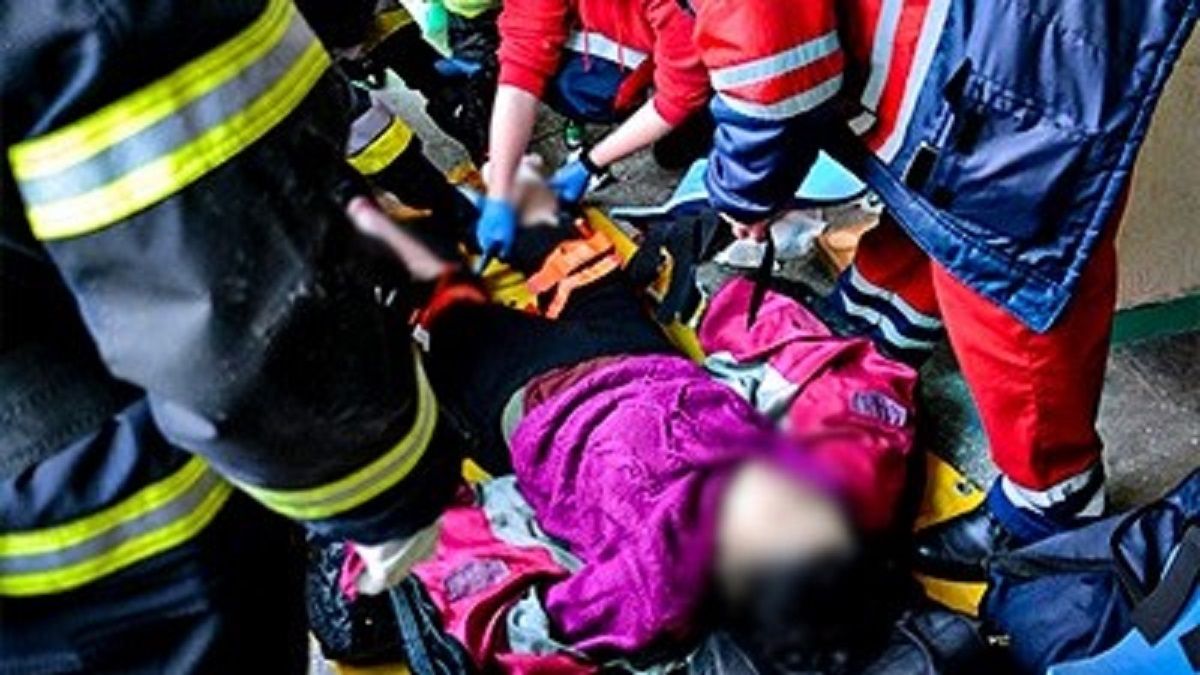 У львівській багатоповерхівці двері ліфта затиснули між поверхами ноги жінці