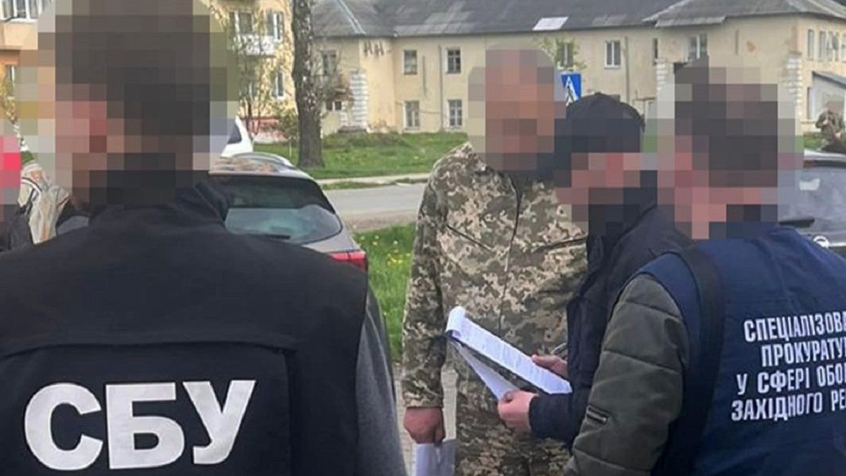 Військовий з Самбірщини переправляв ухилянтів за кордон у складі офіційних делегацій