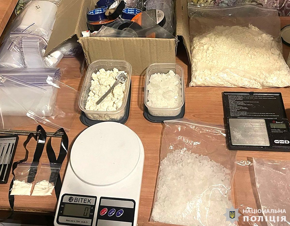 У Новояворівську викрили подружжя на торгівлі великими партіями наркотиків 