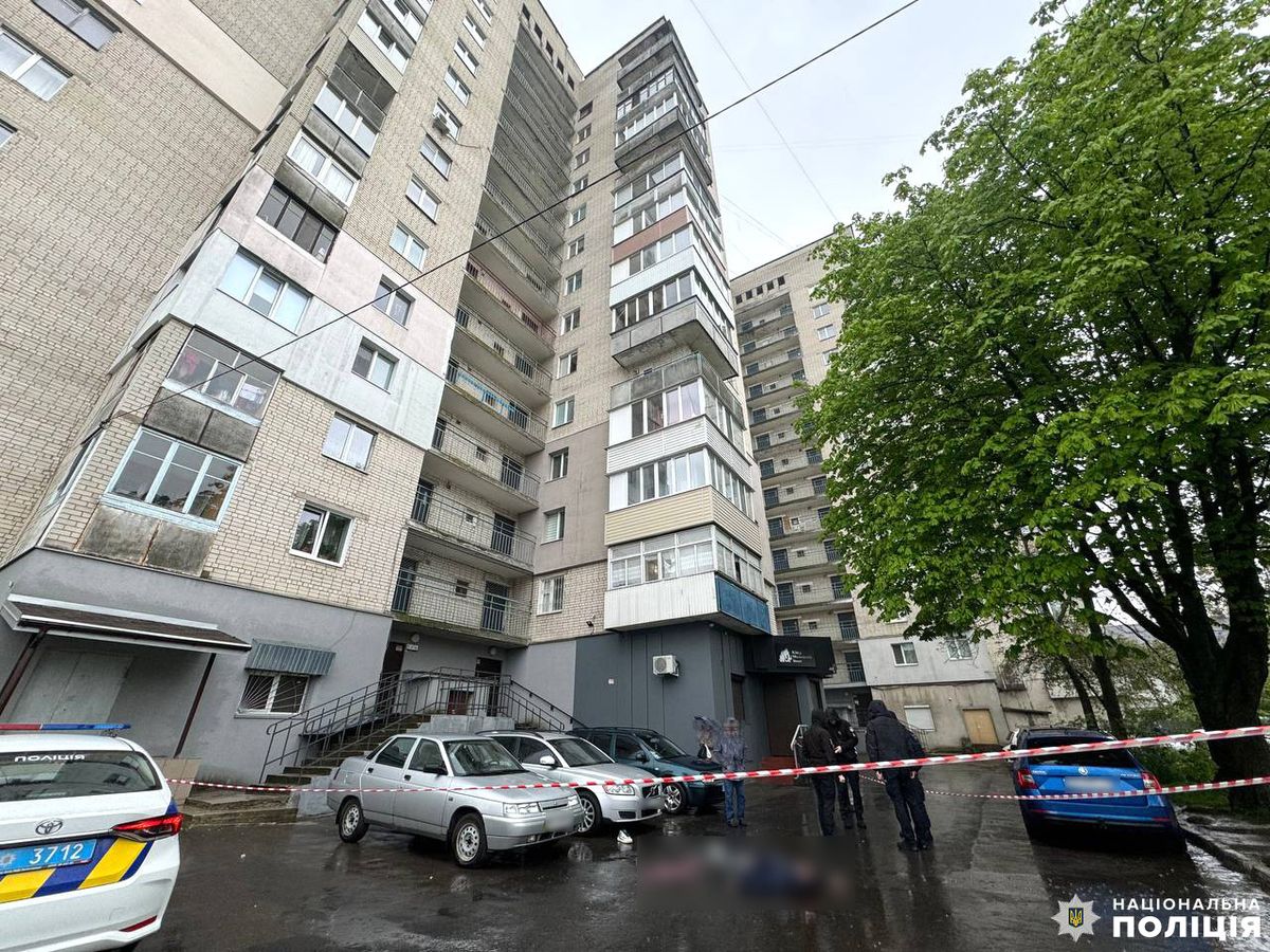 У Рівному 25-річний чоловік вистрибнув з балкона багатоповерхівки