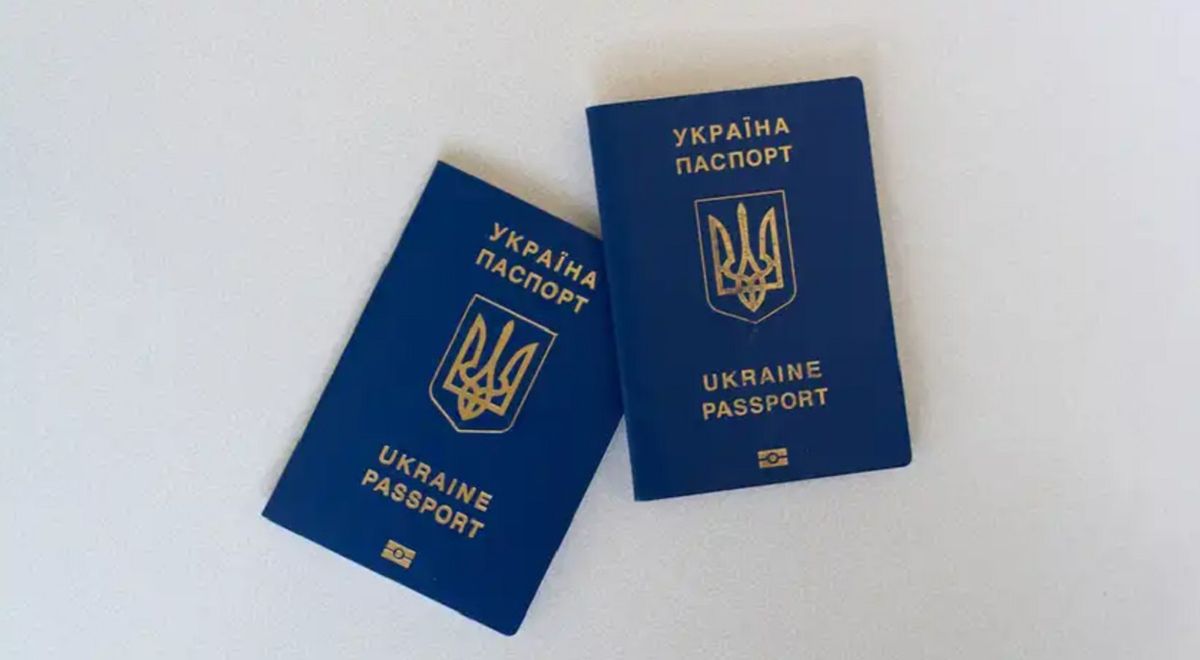 Кабмін заборонив пересилати за кордон паспорти для чоловіків призовного віку