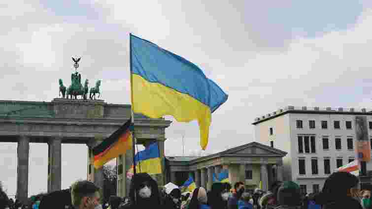 Німеччина не планує позбавляти чоловіків з України статусу біженців
